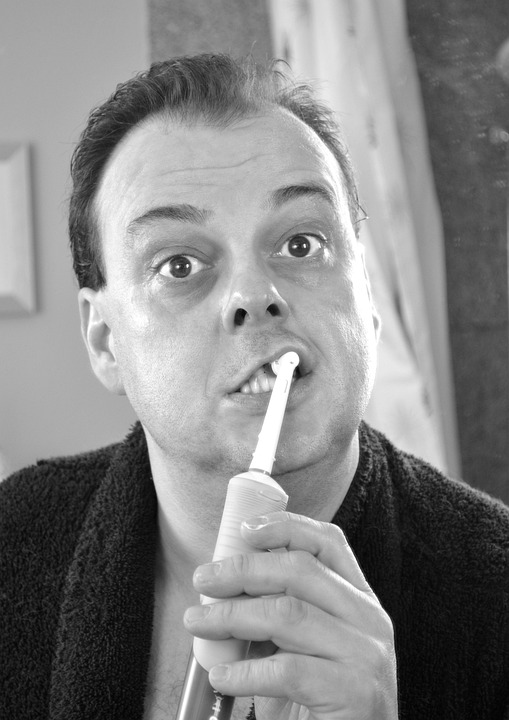 brush teeth 1672984 960 720