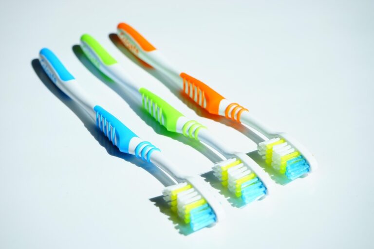 tooth brushes 1117266 960 720