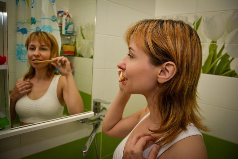 tooth brushing 6348296 960 720