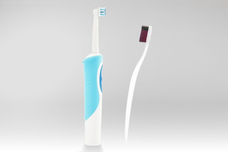 toothbrush 2127681 960 720