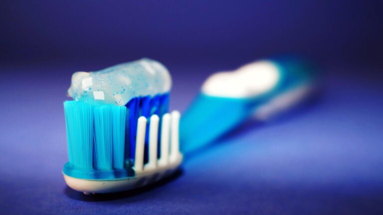 toothbrush 2589480 960 720