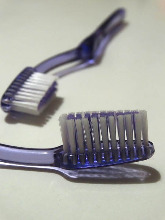 toothbrush 592103 960 720