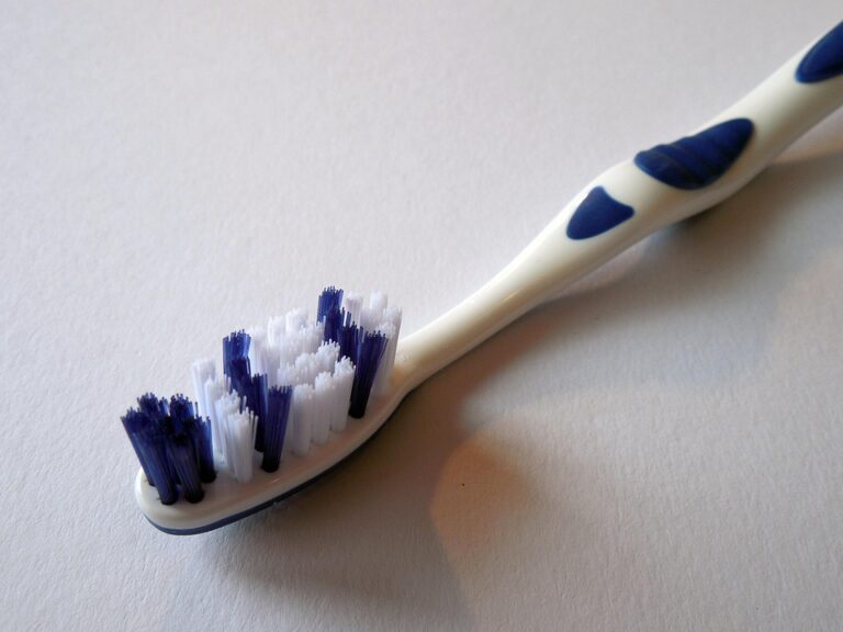 toothbrush 674650 960 720