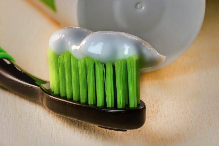 toothbrush 6816604 960 720