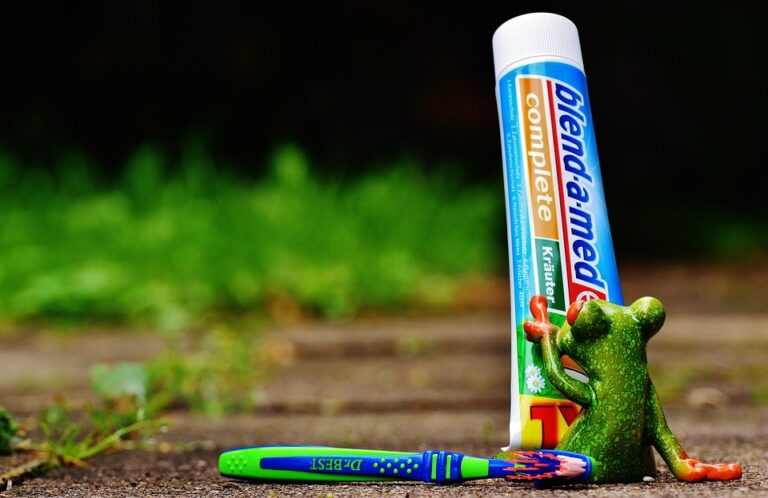 toothpaste 1446142 960 720
